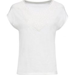 Shirt z kroszetką bonprix biel wełny. Białe bluzki damskie bonprix, bez wzorów, z wełny, z okrągłym kołnierzem, bez rękawów. Za 69,99 zł.
