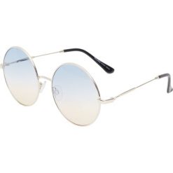 Okrągłe okulary przeciwsłoneczne z cieniowanymi szkłami. Niebieskie okulary przeciwsłoneczne damskie Pull&Bear, okrągłe. Za 49,90 zł.
