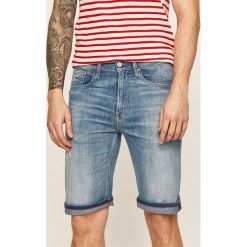 Tommy Jeans - Szorty jeansowe. Niebieskie spodenki i szorty męskie Tommy Jeans, bez wzorów, z elastanu, casualowe. W wyprzedaży za 249,90 zł.