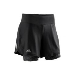 Spodenki do biegania RUN DRY+ 2 w 1 damskie. Czarne spodenki sportowe damskie marki KALENJI, s, z elastanu, do biegania. Za 69,99 zł.