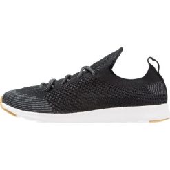 Native AP MERCURY LITEKNIT Tenisówki i Trampki jiffy black/shell white. Czarne trampki i tenisówki damskie marki Native, z tworzywa sztucznego. W wyprzedaży za 356,15 zł.