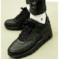 Buty Nike Air Max 90 LTR (GS) "Black" (833412-001). Czarne buty sportowe dziewczęce marki Nike, ze skóry, nike air max. Za 329,99 zł.