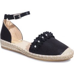 Czarne espadryle z kwiatkami Favara. Czarne espadryle damskie ButyModne, z aplikacjami, ze skóry ekologicznej, bez obcasa, na koturnie. Za 77,99 zł.