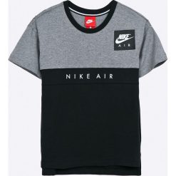Nike Kids - T-shirt dziecięcy 122-170 cm. Szare t-shirty męskie marki Nike Kids, z nadrukiem, z bawełny, z okrągłym kołnierzem. W wyprzedaży za 79,90 zł.