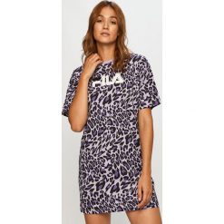 Fila - Sukienka. Fioletowe sukienki damskie Fila, na co dzień, s, bez wzorów, z bawełny, casualowe, z okrągłym kołnierzem, z krótkim rękawem, krótkie, mini, proste. Za 219,90 zł.