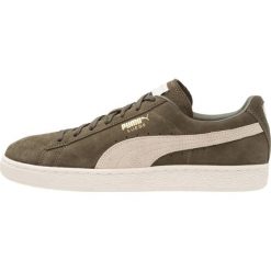 Puma SUEDE CLASSIC + Tenisówki i Trampki olive night/birch. Zielone tenisówki męskie Puma, z materiału. W wyprzedaży za 233,35 zł.