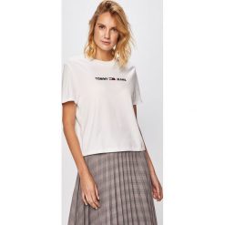 Tommy Jeans - T-shirt. Niebieskie bluzki damskie Tommy Jeans, s, z nadrukiem, z bawełny, z okrągłym kołnierzem. W wyprzedaży za 119,90 zł.
