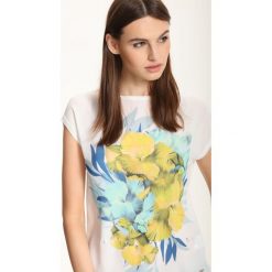 T-SHIRT KRÓTKI RĘKAW DAMSKI Z NADRUKIEM. Szare t-shirty damskie Top Secret, z nadrukiem, z klasycznym kołnierzykiem. Za 39,99 zł.
