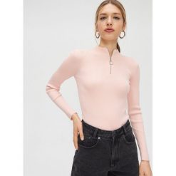 Sweter z zamkiem - Kremowy. Białe swetry damskie Cropp, s, bez wzorów, bez rękawów, bez kaptura. Za 59,99 zł.