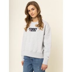 Bluza Tommy Jeans Tjw Corp Heart DW0DW07804. Białe bluzy damskie Tommy Jeans, xs, bez wzorów, z bawełny, bez rękawów, bez kaptura. W wyprzedaży za 299,00 zł.
