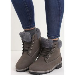 Szare Traperki Stitches. Szare buty zimowe damskie Born2be, z okrągłym noskiem, na niskim obcasie. Za 79,99 zł.