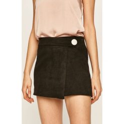 Only - Szorty. Czarne szorty damskie ONLY, bez wzorów, z elastanu, casualowe, z podwyższonym stanem. Za 129,90 zł.