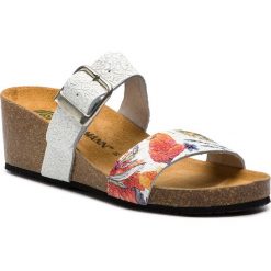 Klapki DR. BRINKMANN - 701316 Weiss 3. Białe klapki damskie Dr. Brinkmann, bez wzorów, ze skóry, bez obcasa, na obcasie. Za 189,00 zł.