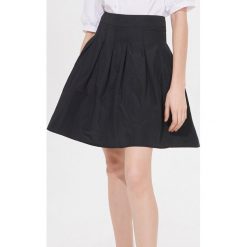 Trapezowa spódnica mini -. Spódniczki damskie Mohito, bez wzorów, mini, trapezowe. Za 99,99 zł.