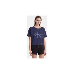 T-shirty z krótkim rękawem Calvin Klein Jeans J20J207039 TECO-22. Niebieskie t-shirty damskie Calvin Klein Jeans, s, bez wzorów, z jeansu, bez kołnierzyka. W wyprzedaży za 130,63 zł.
