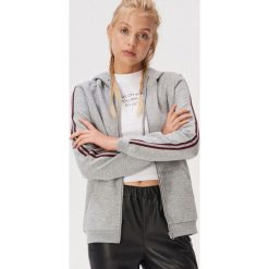 Bluza basic z kapturem - Szary. Szare bluzy damskie Sinsay, s, bez wzorów, bez rękawów, z kapturem. Za 39,99 zł.