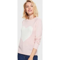 Sweter z sercem - Kremowy. Białe bez kategorii Cropp, s. Za 59,99 zł.