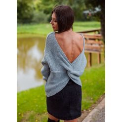 SWETER PRZEKŁADANY DOMEA GREY. Szare swetry damskie Fanaberia.com, z aplikacjami, z jeansu, bez rękawów, bez kaptura. Za 79,00 zł.