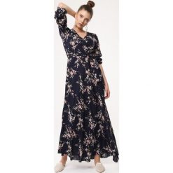 Granatowa Sukienka Brimfull. Niebieskie sukienki damskie Born2be, na imprezę, s, w paski, z tkaniny, boho, z dekoltem w serek, bez rękawów, długie, maxi. Za 139,99 zł.
