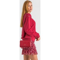 TOREBKA / NERKA LIU JO. Czerwone nerki damskie w paski, ze skóry. Za 429,00 zł.