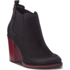 Botki CARINII - B4669 360-000-POL-B77. Czarne buty zimowe damskie marki Carinii, z materiału, na obcasie. Za 419,00 zł.