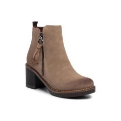 Clara Barson WS2987-02. Brązowe botki damskie Clara Barson, ze skóry ekologicznej, bez obcasa, bez zapięcia. Za 129,99 zł.