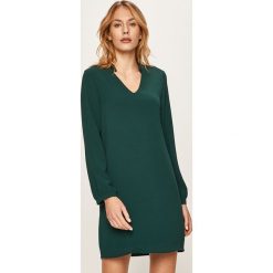 Vero Moda - Sukienka. Zielone sukienki damskie Vero Moda, na co dzień, s, bez wzorów, z elastanu, casualowe, bez kołnierzyka, z długim rękawem, długie, midi, proste. W wyprzedaży za 99,90 zł.