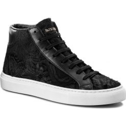 Sneakersy PATRIZIA PEPE - 2V7190/A1UH-K315 Regimental Black. Czarne półbuty damskie Patrizia Pepe, na co dzień, bez wzorów, ze skóry, bez obcasa, na płaskiej podeszwie, bez zapięcia. W wyprzedaży za 809,00 zł.