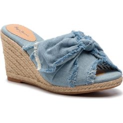 Espadryle PEPE JEANS - Shark Bow PLS90381 Sky 513. Niebieskie espadryle damskie Pepe Jeans, z aplikacjami, z jeansu, bez obcasa, na obcasie. W wyprzedaży za 179,00 zł.