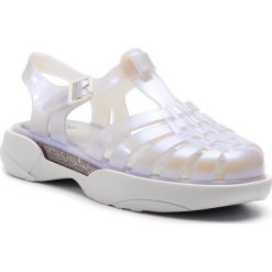 Sandały MELISSA - Possession Platform Ad 32508 Purple/White 52484. Fioletowe klapki damskie Melissa, bez wzorów, z tworzywa sztucznego, bez obcasa. W wyprzedaży za 279,00 zł.