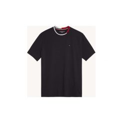 T-shirty z krótkim rękawem Tommy Hilfiger UM0UM01165 SS TEE. Czarne t-shirty męskie TOMMY HILFIGER, s, bez wzorów, bez kołnierzyka, krótkie. Za 131,30 zł.