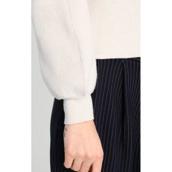 Swetry klasyczne damskie: one more story Sweter beige melange