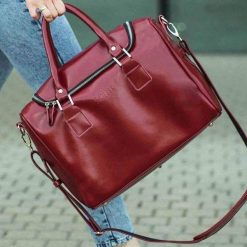 Skórzana torba weekendowa unisex Solier Dratford SL27 burgundowa - Burgundowy. Czerwone torby męskie skórzane Solier, w paski, ze skóry, eleganckie. Za 379,99 zł.