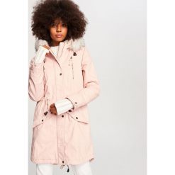 Parka z futerkiem przy kapturze - Różowy. Czerwone parki damskie Reserved. Za 299,99 zł.
