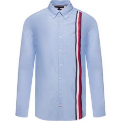 Koszula TOMMY HILFIGER Global Stripe MW0MW11038. Niebieskie koszule męskie TOMMY HILFIGER, xxl, bez wzorów, casualowe, bez kołnierzyka, bez rękawów. W wyprzedaży za 229,00 zł.