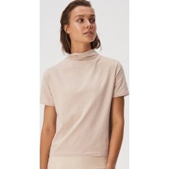Bawełniany t-shirt z luźnym golfem - Beżowy. Brązowe t-shirty damskie Sinsay, s, bez wzorów, z bawełny, z golfem. Za 19,99 zł.
