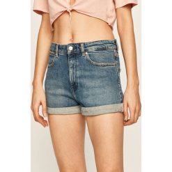 Wrangler - Szorty jeansowe. Szorty damskie Wrangler, s, bez wzorów, z elastanu, casualowe. W wyprzedaży za 179,90 zł.