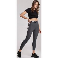 Ciemnoszare Legginsy Zhahaneh. Szare legginsy sportowe damskie Renee, s, z nadrukiem, z dzianiny, z podwyższonym stanem, na fitness i siłownię. Za 49,99 zł.