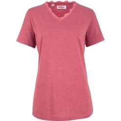 Shirt z koronką, krótki rękaw bonprix dymny malinowy melanż. Różowe koszulki damskie bonprix, w koronkowe wzory, z koronki, bez kołnierzyka. Za 22,99 zł.