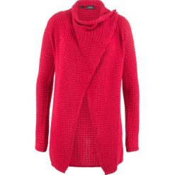Sweter rozpinany w strukturalny wzór bonprix czerwony. Czerwone kardigany damskie bonprix. Za 99,99 zł.