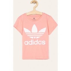 Adidas Originals - T-shirt dziecięcy 104-128 cm. Różowe bluzki dziewczęce z nadrukiem, z bawełny, z okrągłym kołnierzem, krótkie. Za 69,90 zł.