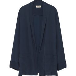 Blezer w kolorze granatowym. Niebieskie bolerka i narzutki damskie American Vintage, m, bez wzorów, bez rękawów. W wyprzedaży za 239,95 zł.