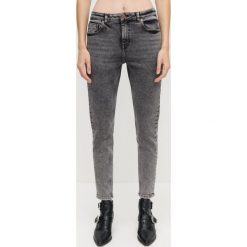 Jeansy slim z wysokim stanem - Szary. Szare jeansy damskie Reserved, bez wzorów, z jeansu, z podwyższonym stanem. Za 119,99 zł.