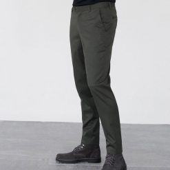 Spodnie garniturowe z wełną - Khaki. Brązowe spodnie garniturowe męskie Reserved, m, bez wzorów, z wełny. Za 199,99 zł.