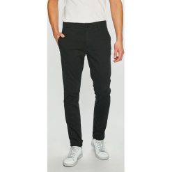 Tommy Jeans - Spodnie. Spodnie męskie Tommy Jeans. W wyprzedaży za 249,90 zł.