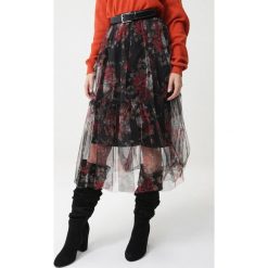 Czarno-Czerwona Spódnica Tempbam. Czarne spódniczki damskie Born2be, s, bez wzorów, z koronki, eleganckie, midi, ołówkowe. Za 99,99 zł.