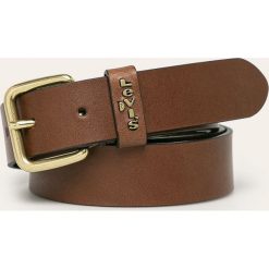 Levi's - Pasek skórzany. Pomarańczowe paski damskie Levi's®, w paski, ze skóry. W wyprzedaży za 119,90 zł.