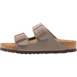 Birkenstock ARIZONA Kapcie stone. Szare kapcie męskie marki Birkenstock, z materiału. Za 329,00 zł.