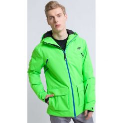 Kurtka narciarska męska KUMN162 - zielony neon. Zielone kurtki męskie 4f, na zimę, s, bez wzorów, z poliesteru, bez kaptura, narciarskie, primaloft. W wyprzedaży za 999,99 zł.