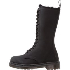 Dr. Martens 1899 FL EYE ZIP BOOT Śniegowce black. Czarne buty zimowe damskie marki Dr. Martens, z gumy. W wyprzedaży za 687,20 zł.